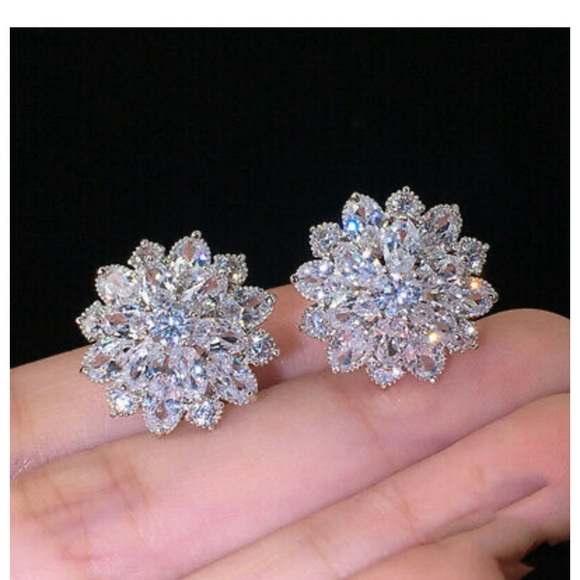 NEW Sterling silver Flower Earrings - Picture 2 of 6